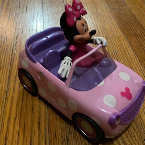 Disney Junior Minnie Mouse Roadster RC Car with Polka Dots - Picture 6 of 8